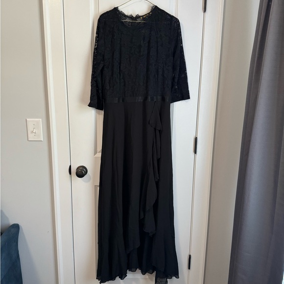Black formal dress. 3/4 lace sleeves and lace bodice. - Picture 3 of 4